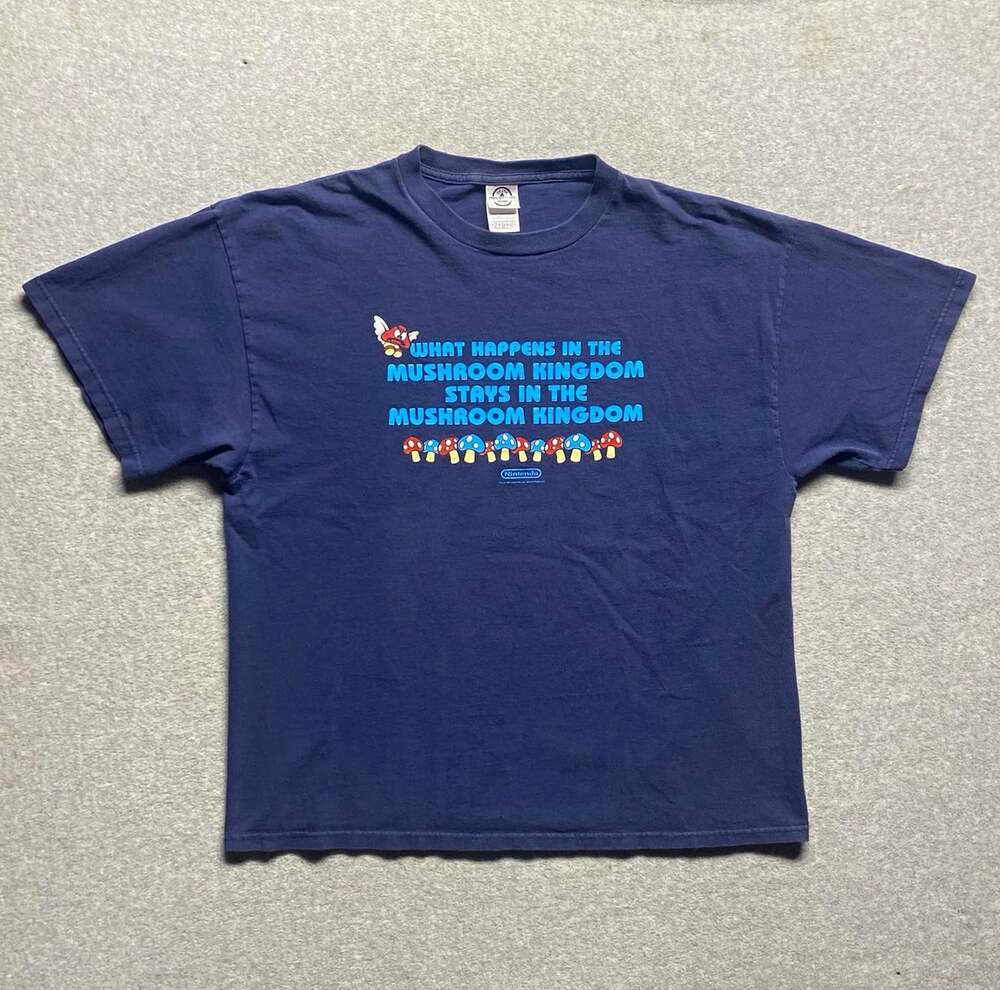 Vintage Y2K Nintendo Super Mario Mushroom Kingdom Graphic Print T-Shirt 2005